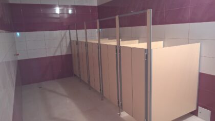 Kabiny prysznicowe z płyt HPL