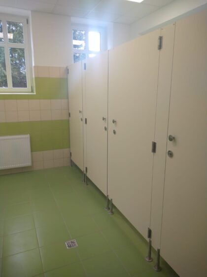 Kabiny sanitarne z HPL