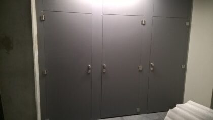 Kabiny WC z HPL